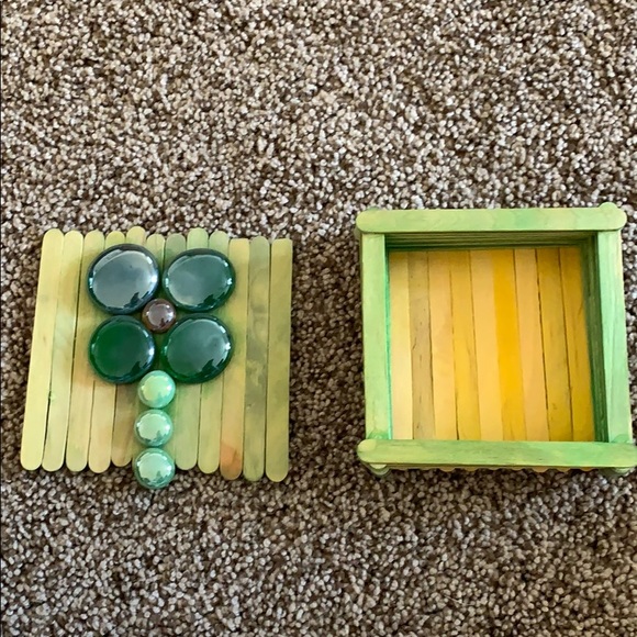 Box: 🍀 - Picture 2 of 3